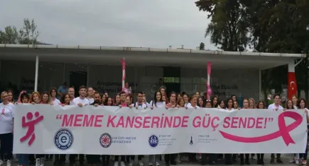 Ege Üniversitesi'nde meme kanseri farkındalık yürüyüşü