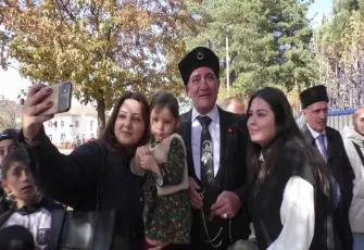 Erzurum'da bir vatandaş Atatürk'e benzerliği ile ilgi odağı oldu