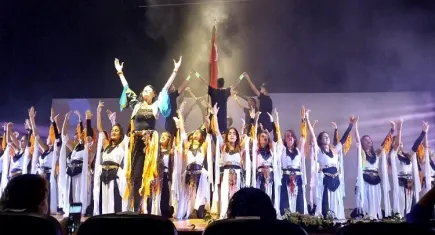 Ege Üniversitesi'nde muhteşem tiyatral dans gösterisi