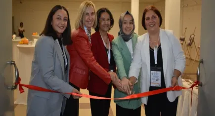 Ege Üniversitesinde ebeliğin tarihi konuşuldu
