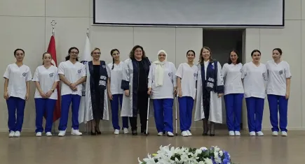 Ege Üniversitesi Hemşirelik Fakültesinde 2. Üniforma Giyme Töreni