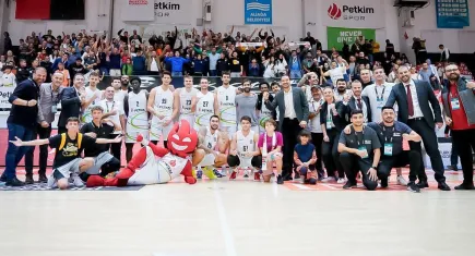 Petkimspor evinde Bahçeşehir Koleji'ni misafir ediyor