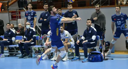 Arkas Spor evinde Halkbank'ı ağırlıyor 