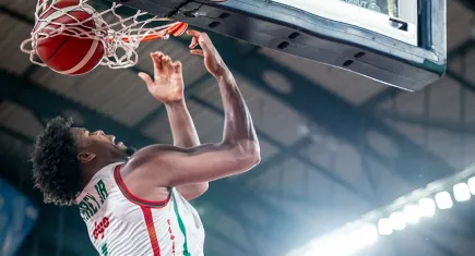 Pınar Karşıyaka evinde Anadolu Efes'i mağlup etti