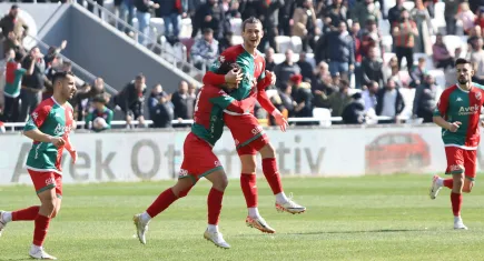 Karşıyaka evinde üçledi