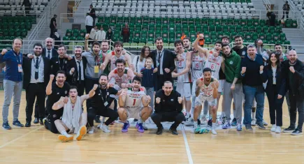 Bornova Belediyesi Karşıyaka evinde lideri devirdi
