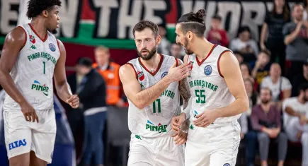 Pınar Karşıyaka evinde Darüşşafaka'yı ağırlıyor
