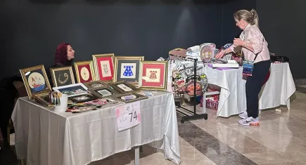İzmir’de öğrenciler yararına kermes