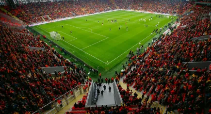 Göztepe tribünlerinde rekor: Taraftarların medcezir performansı