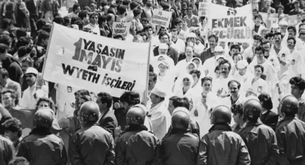 DİSK Taksim’i işaret etti: 1 Mayıs sabahı bir elimizde karanfil, bir elimizde çocuklarımızla…