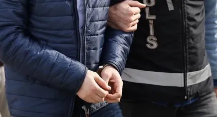 İzmir'de trafik uygulamasından kaçan şüpheli kıskıvrak yakalandı!