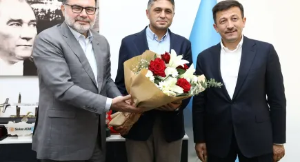 AK Parti’den Aliağa Belediye Başkanı Serkan Acar’a tebrik ziyareti
