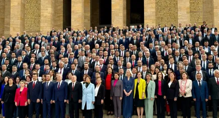 İzmirli başkanlar, Yerel Yönetimler Çalıştayı öncesinde Anıtkabir'i ziyaret etti