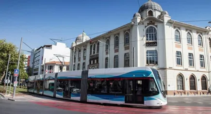 Konak Tramvayı'nda aksama! Seferlerde gecikmeler devam ediyor