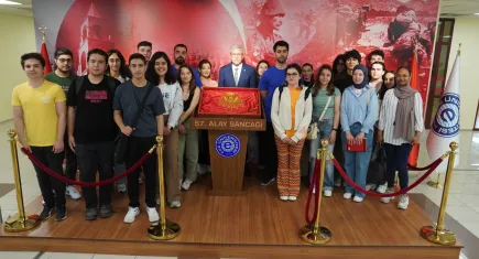 EÜ öğrencileri 57. Alay Sancağını törenle teslim etti