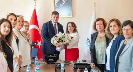 CHP İzmir İl Kadın Kolları, Başkan Dr. Tugay’ı makamında ziyaret etti  