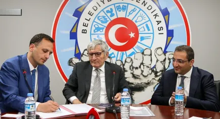 Bornova Belediyesi’nde toplu sözleşme sevinci