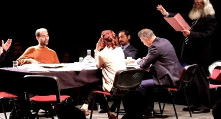 Hamlet: Bir Polisiye Komedi yarın sahnede