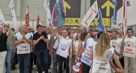 Grevdeki işçilerden yeni açıklama: İzBB tarihte ilk kez ana binada bayramlaşmadı