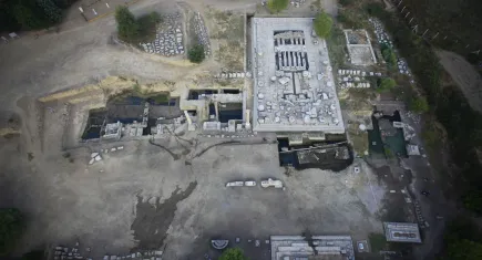 Ege Üniversitesinin en uzun soluklu kazısı olan Klaros, dünyaya tanıtılacak