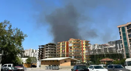 Menemen’deki yangın rüzgârın etkisiyle büyümeye devam ediyor