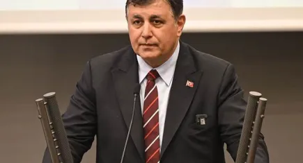 Başkan Tugay’dan yeni kadın başkana tebrik