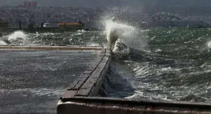 Fırtınamsı rüzgar Ege’den ayrılmıyor