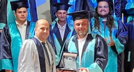 Deniz tutkunu Güray Yeğintürk, EÜ Su Ürünleri Fakültesinden mezun oldu