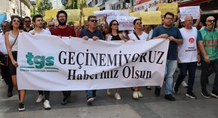Gazetecilerden İzmir’de "Geçinemiyoruz" eylemi