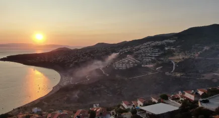İzmir'deki orman yangını havadan görüntülendi