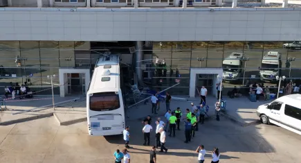 Kırıkkale'de yolcu otobüsü otogar binasına çarptı: Yaralılar var