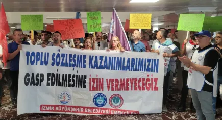 İzmir'de memurlar eylemlerine devam ediyor