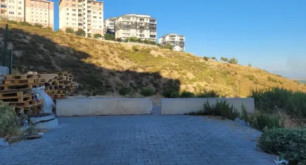 Çiğli’nin uçuruma açılan yollarına belediyeden hızlı müdahale