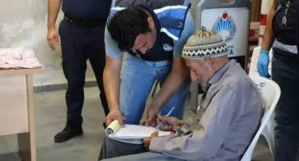 Dilencinin bir günlük kazancı dudak uçuklattı! Asgari ücretten fazla...