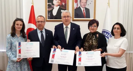 Ege Üniversitesi öğretmen ve psikolojik danışman adaylarını bekliyor