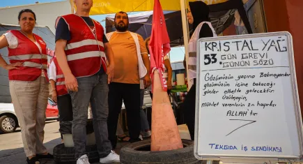 İzmir'de zeytinyağı fabrikası işçileri 53 gündür grevde