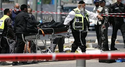 İsrail'in Holon kentinde düzenlenen bıçaklı saldırıda 2 İsrailli öldü iki kişi yaralandı
