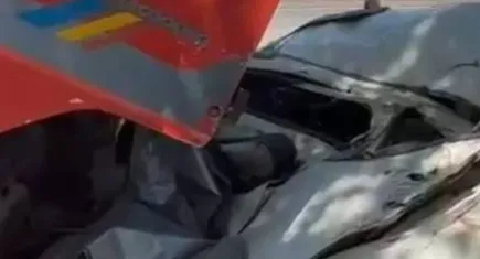Freni boşalan kamyon dehşet saçtı