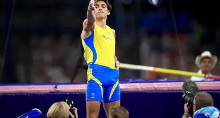 Paris 2024'te Armand Duplantis'ten, Yusuf Dikeç pozu
