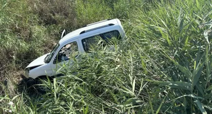Isparta'da kaza: Hafif ticari araç su kanalına uçtu