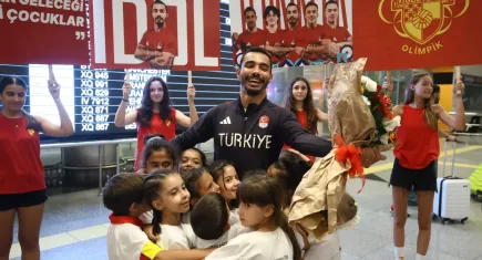 Ferhat Arıcan, İzmir’de coşkuyla karşılandı