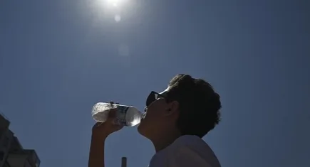 Hatay'da sıcak hava alarmı: Kavurucu sıcaklar vücudu zorluyor! Su tüketimine dikkat!