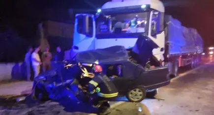 Denizli’de zincirleme kaza: Kaza yapan otomobillere tır çarptı