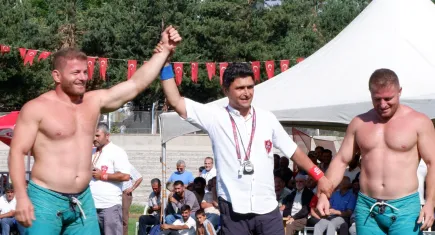 Balaban kardeşler güreşte birbirine rakip oldu