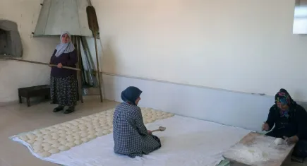 Giresunlu kadınlardan golit ekmeği mesaisi