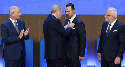 AK Parti'ye katılan Seyithan İzsiz: Tekrardan yuvamda olmanın mutluluğunu yaşıyorum