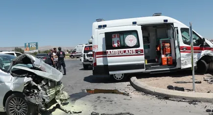 Ambulans ile otomobilin çarpıştı: Çok sayıda yaralı var!