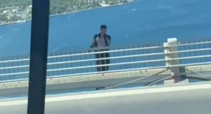İki kıtayı birleştiren köprüde  intihar girişimi!