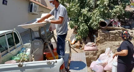 Selçuk’ta salçalara belediye desteği