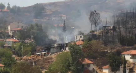 İzmir'de yangın paniği: Evlerinden kaçtılar
